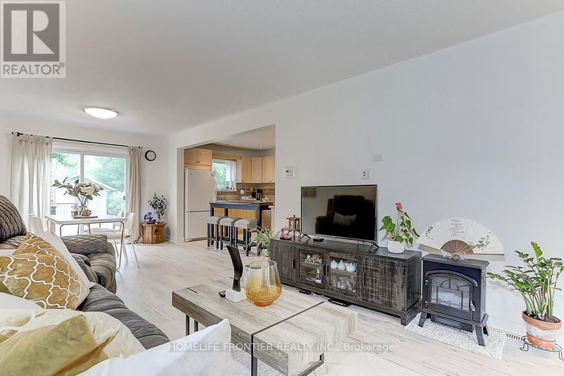 352 Hollywood Drive  Georgina (Keswick South), L4P3A1 | Image 3