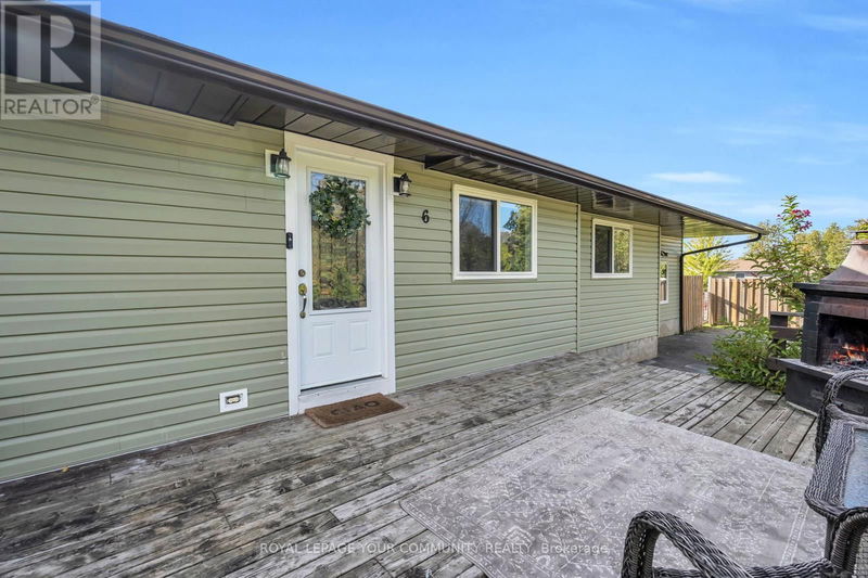 6 Joan Street  Georgina (Sutton & Jackson's Point), L0E1R0 | Image 6