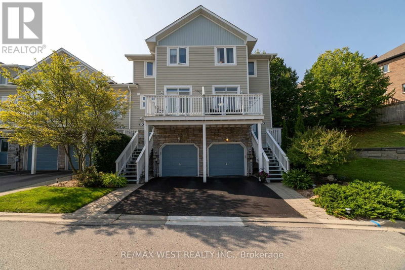 1064 On Bogart Circle  Newmarket (Gorham-College Manor), L3Y8T4 | Image 1