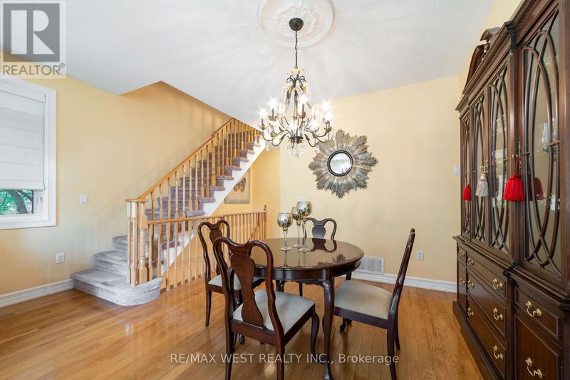 1064 On Bogart Circle  Newmarket (Gorham-College Manor), L3Y8T4 | Image 13