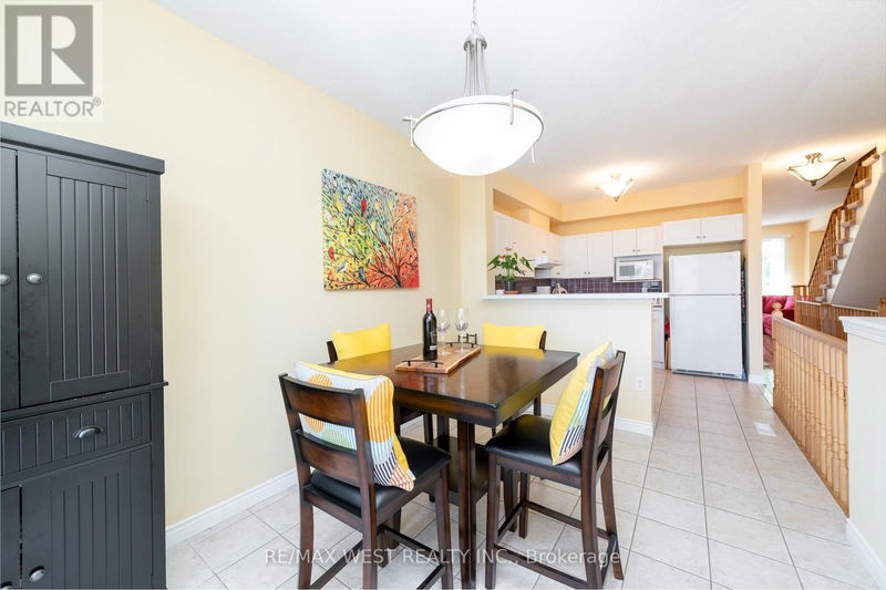 1064 On Bogart Circle  Newmarket (Gorham-College Manor), L3Y8T4 | Image 18