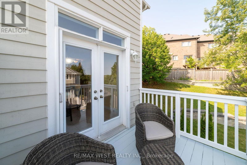 1064 On Bogart Circle  Newmarket (Gorham-College Manor), L3Y8T4 | Image 20