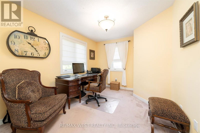 1064 On Bogart Circle  Newmarket (Gorham-College Manor), L3Y8T4 | Image 23