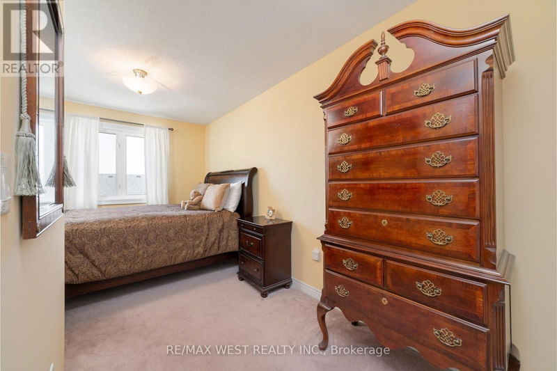 1064 On Bogart Circle  Newmarket (Gorham-College Manor), L3Y8T4 | Image 26