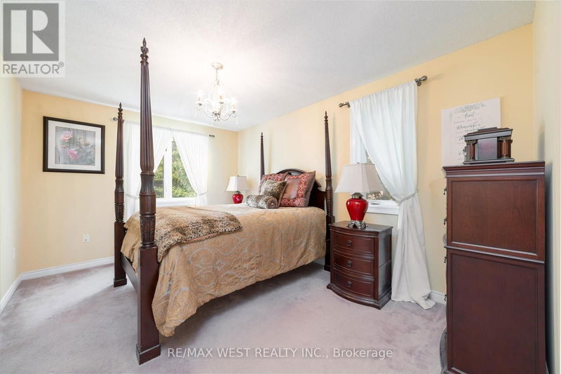 1064 On Bogart Circle  Newmarket (Gorham-College Manor), L3Y8T4 | Image 28