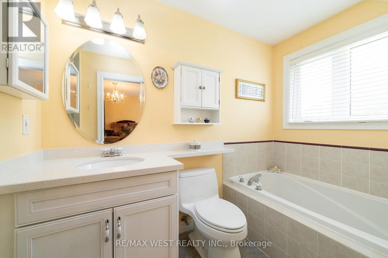 1064 On Bogart Circle  Newmarket (Gorham-College Manor), L3Y8T4 | Image 29