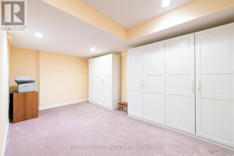 1064 On Bogart Circle  Newmarket (Gorham-College Manor), L3Y8T4 | Image 35