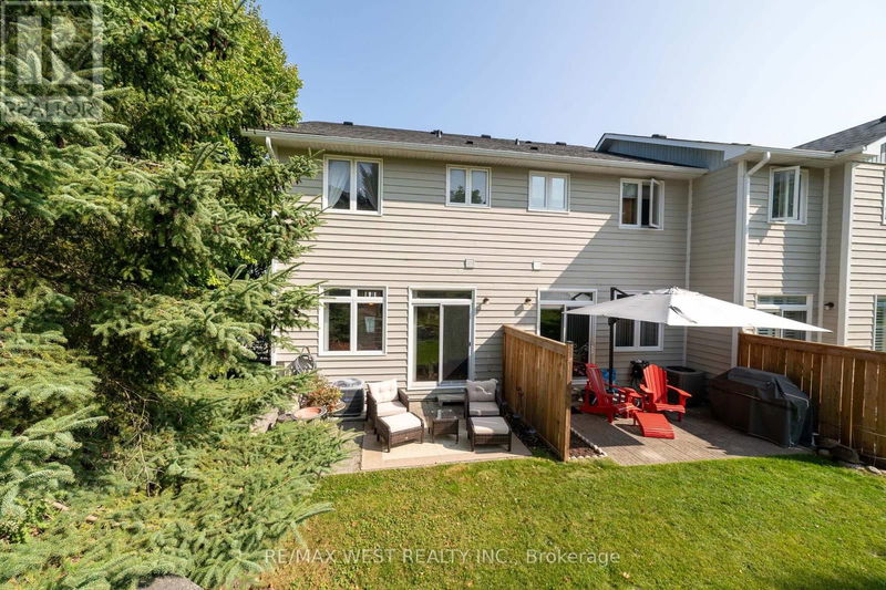 1064 On Bogart Circle  Newmarket (Gorham-College Manor), L3Y8T4 | Image 38