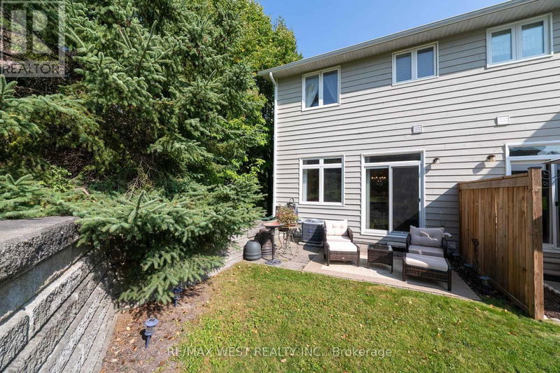 1064 On Bogart Circle  Newmarket (Gorham-College Manor), L3Y8T4 | Image 39