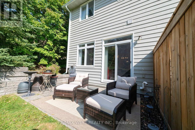 1064 On Bogart Circle  Newmarket (Gorham-College Manor), L3Y8T4 | Image 40