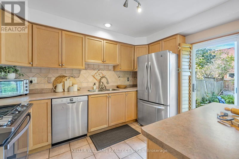 1 Silverdart Crescent  Richmond Hill (Oak Ridges), L4E3T7 | Image 11