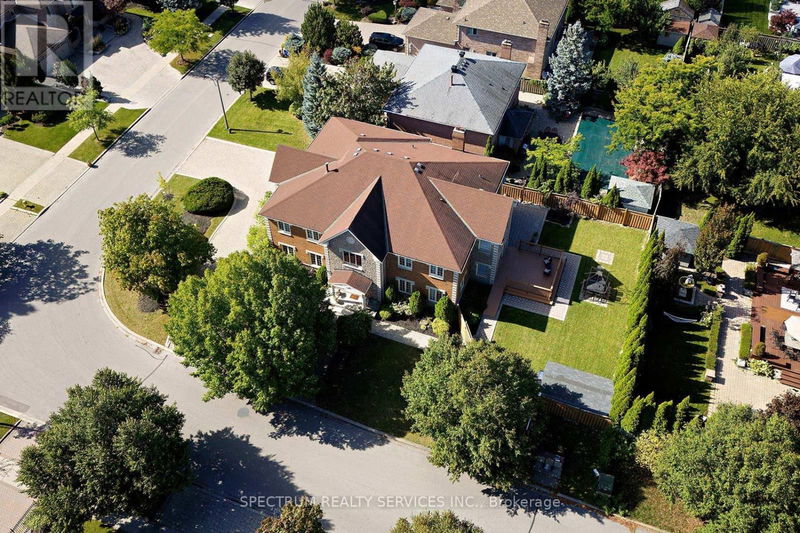 38 Kingsnorth Boulevard  Vaughan (East Woodbridge), L4L8J1 | Image 2