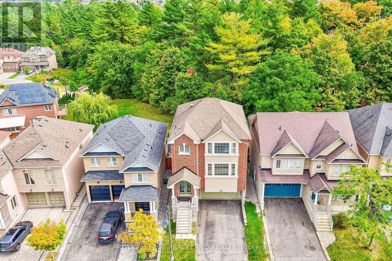 133 Art West Avenue  Newmarket (Woodland Hill), L3X0B9 | Image 2