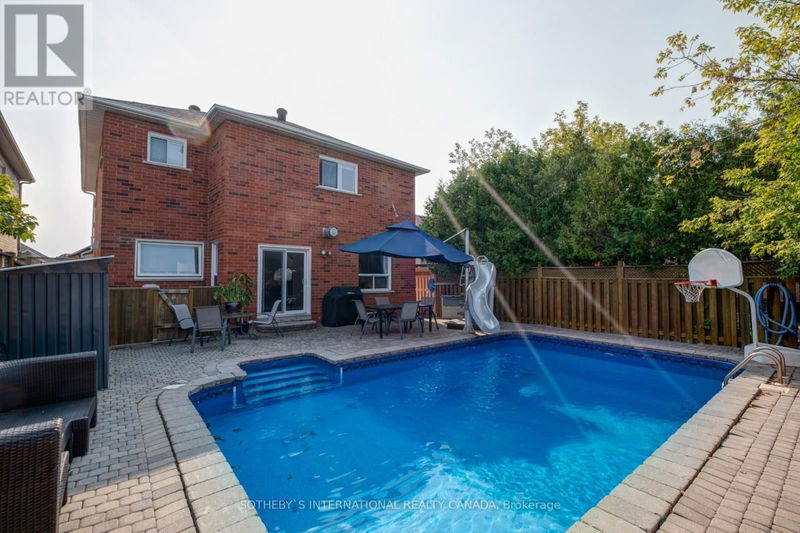 121 Kirkbride Crescent  Vaughan (Maple), L6A2J6 | Image 16