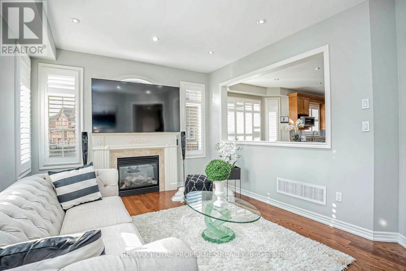 38 Sanders Drive  Markham (Box Grove), L6B0M3 | Image 7