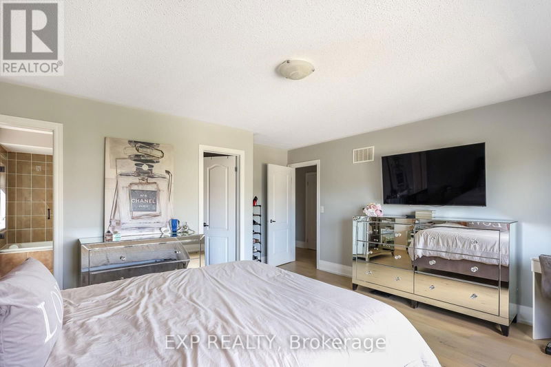 8 Philips Lake Court  Richmond Hill (Jefferson), L4E0M2 | Image 23