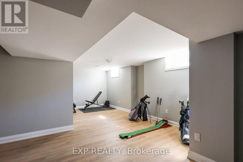 8 Philips Lake Court  Richmond Hill (Jefferson), L4E0M2 | Image 32