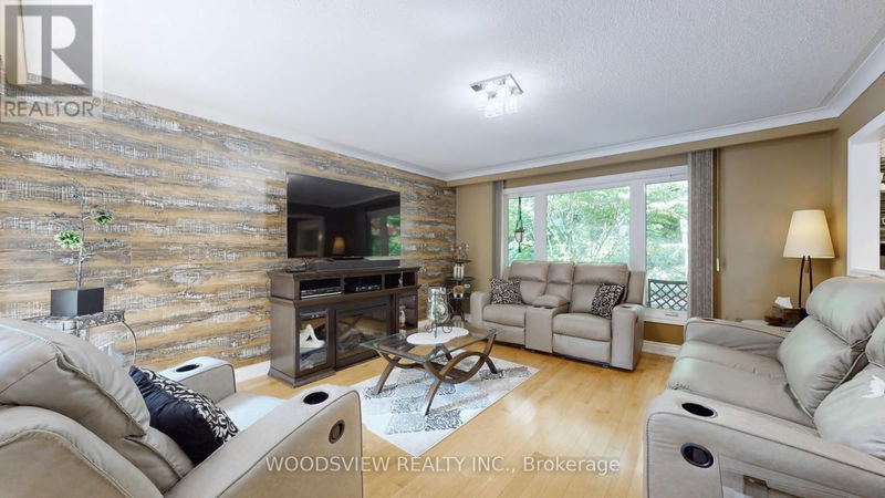 250 Kingscross Drive  King (King City), L7B1E7 | Image 2