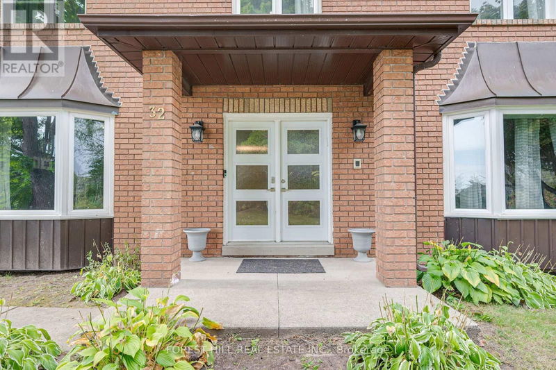 32 Grandview Crescent  Bradford West Gwillimbury (Bradford), L3Z3L1 | Image 2