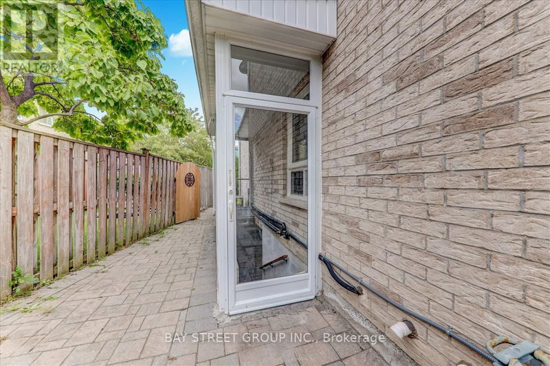 21 DEBONAIR Drive  Richmond Hill (Westbrook), L4C0R2 | Image 19