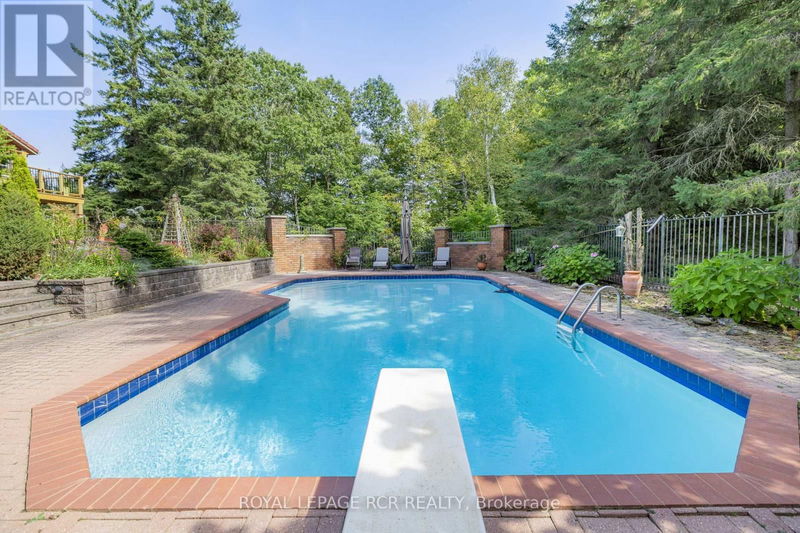 33 Island Lake Drive  Whitchurch-Stouffville, L4A7X4 | Image 32