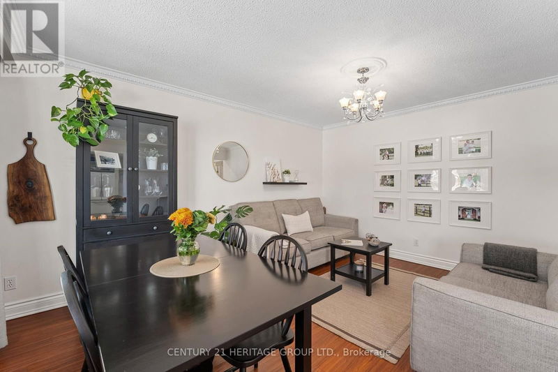 318 Walker Avenue  Bradford West Gwillimbury (Bradford), L3Z1X7 | Image 5