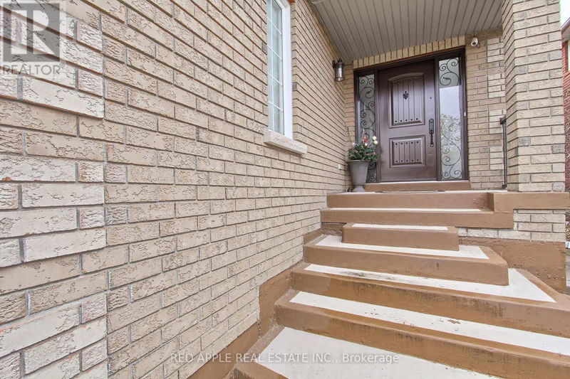 64 Metcalfe Drive  Bradford West Gwillimbury (Bradford), L3Z3C7 | Image 4