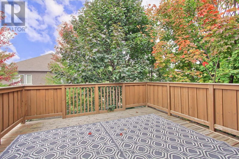 371 Woodspring Avenue  Newmarket (Woodland Hill), L3X3H1 | Image 21