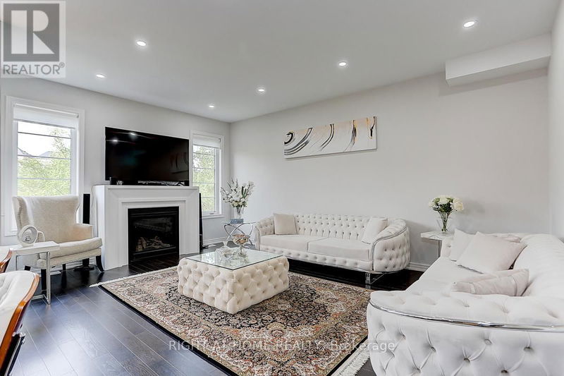 266 Silk Twist Drive  East Gwillimbury (Holland Landing), L9N0V4 | Image 11