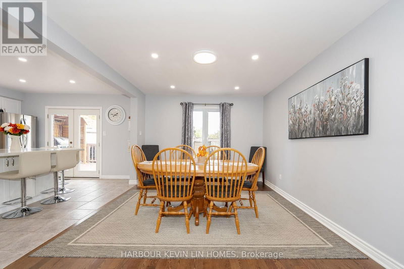 40 Mandel Crescent  Richmond Hill (Devonsleigh), L4C9Z1 | Image 12