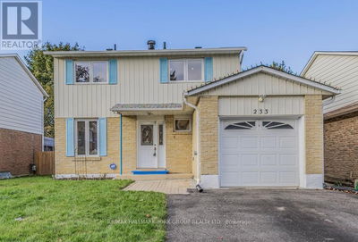 233 Currey Crescent  Newmarket (Central Newmarket), L3Y5M7 | Image 1