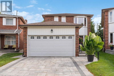 19 Spragg Circle  Markham (Markham Village), L3P5V9 | Image 1