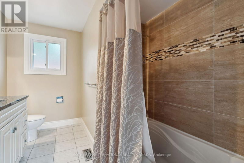 19 Spragg Circle  Markham (Markham Village), L3P5V9 | Image 22