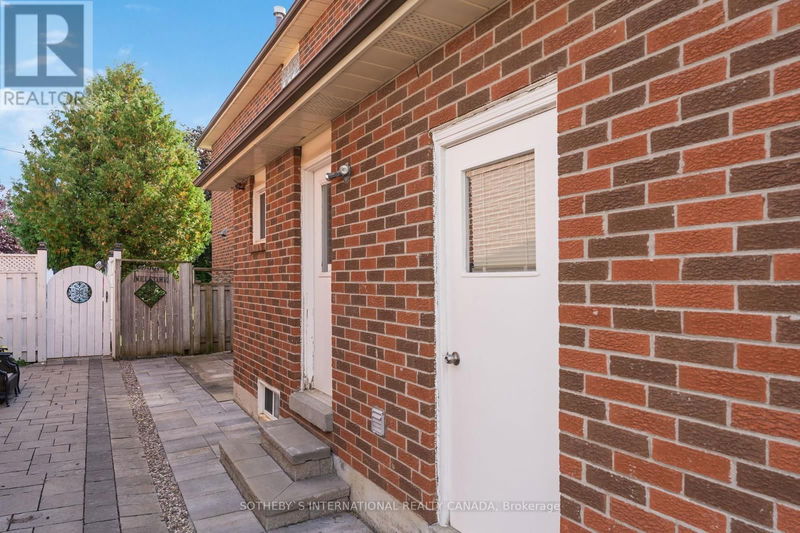 19 Spragg Circle  Markham (Markham Village), L3P5V9 | Image 31