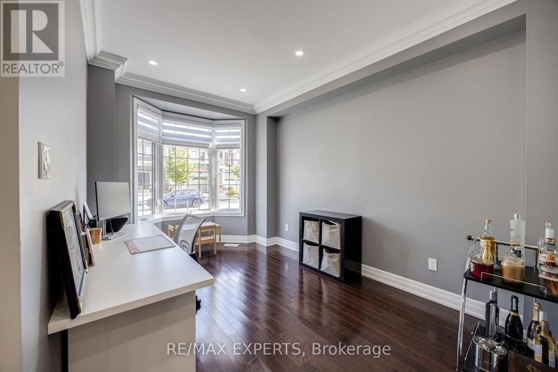 10 Claudview Street  King (King City), K6H5R6 | Image 3