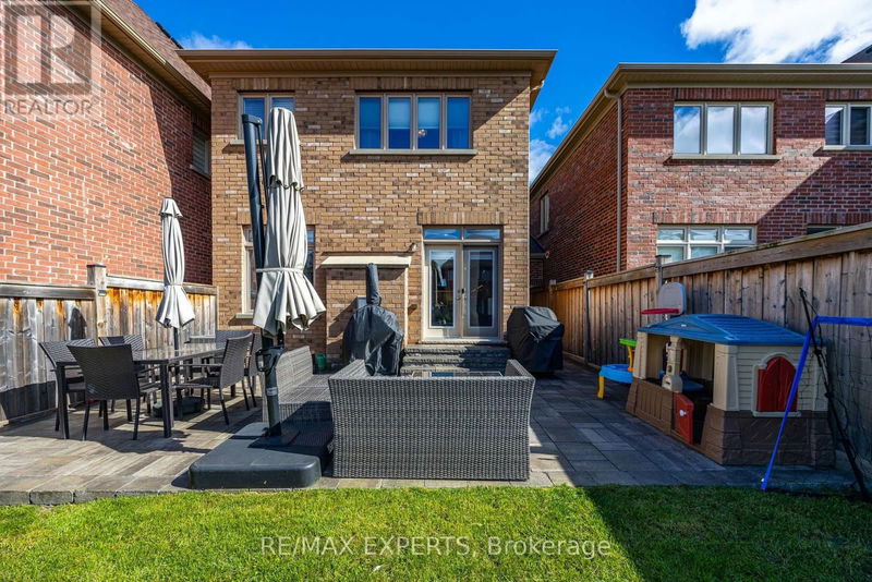 10 Claudview Street  King (King City), K6H5R6 | Image 32