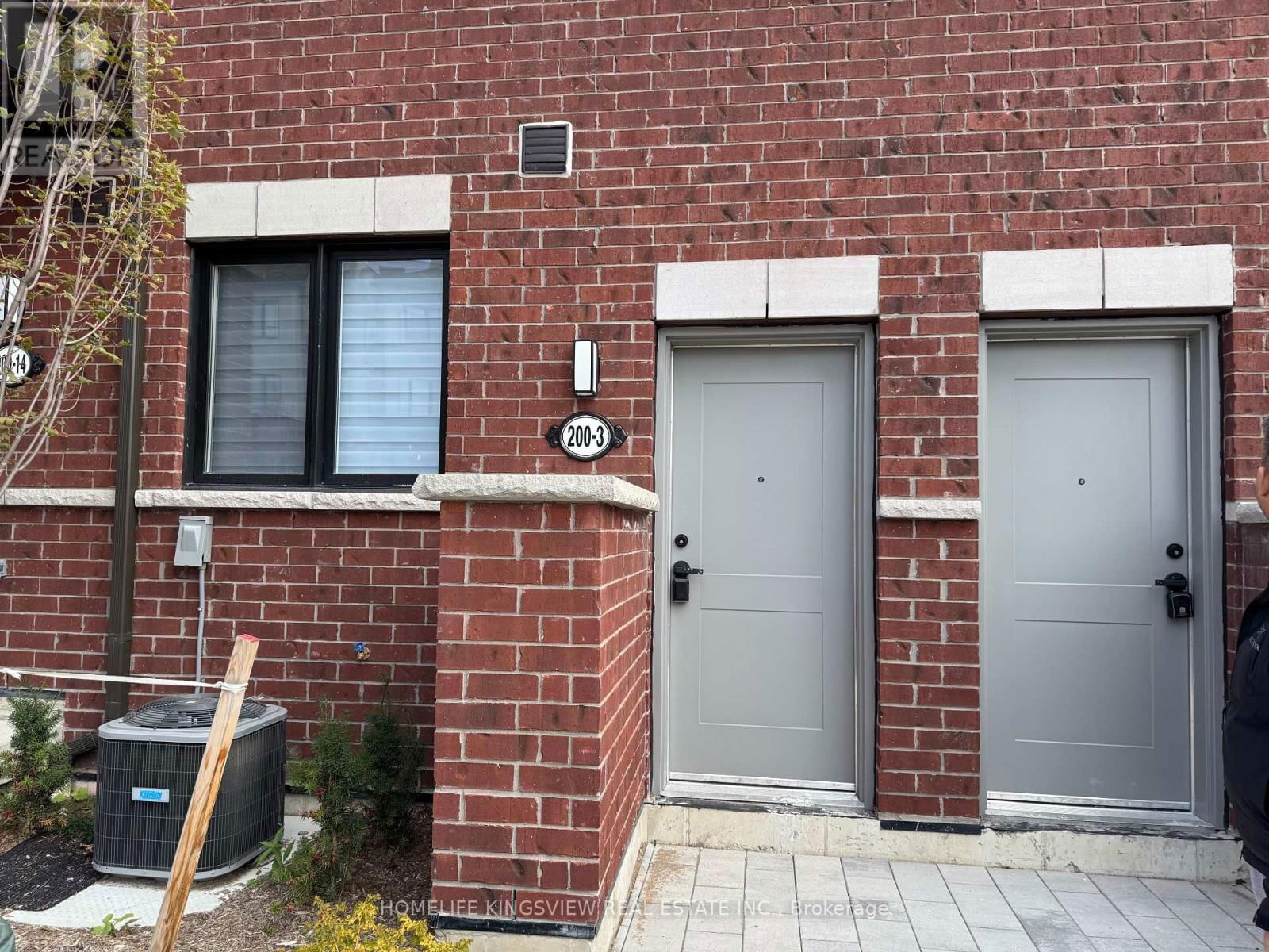 3 - 200 DISSETTE STREET Image 1