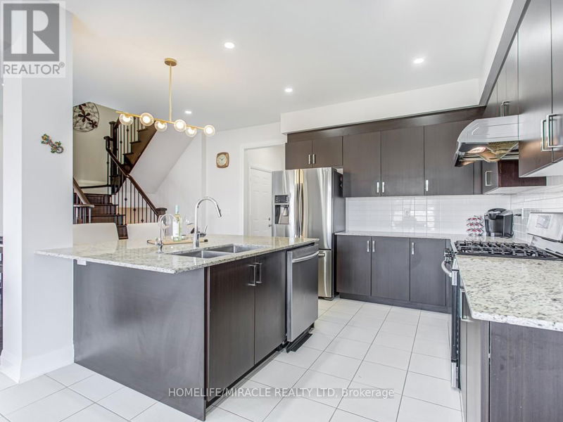 44 Festival Court South East Gwillimbury (Sharon), L9N0N8 | Image 19