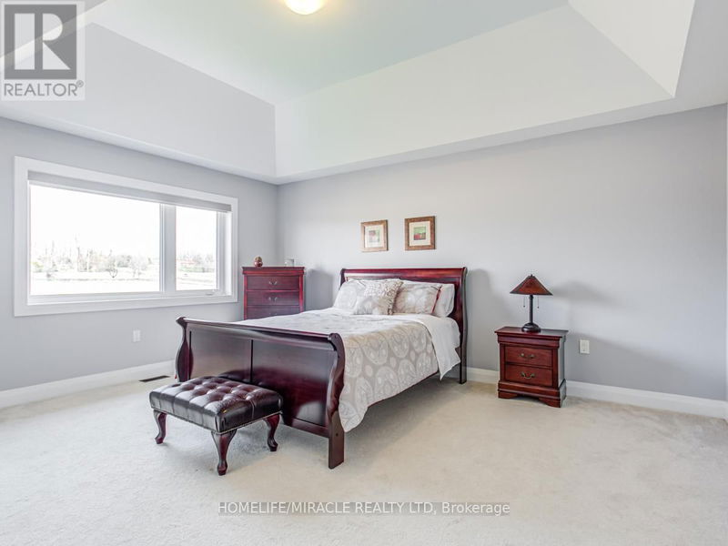 44 Festival Court South East Gwillimbury (Sharon), L9N0N8 | Image 25