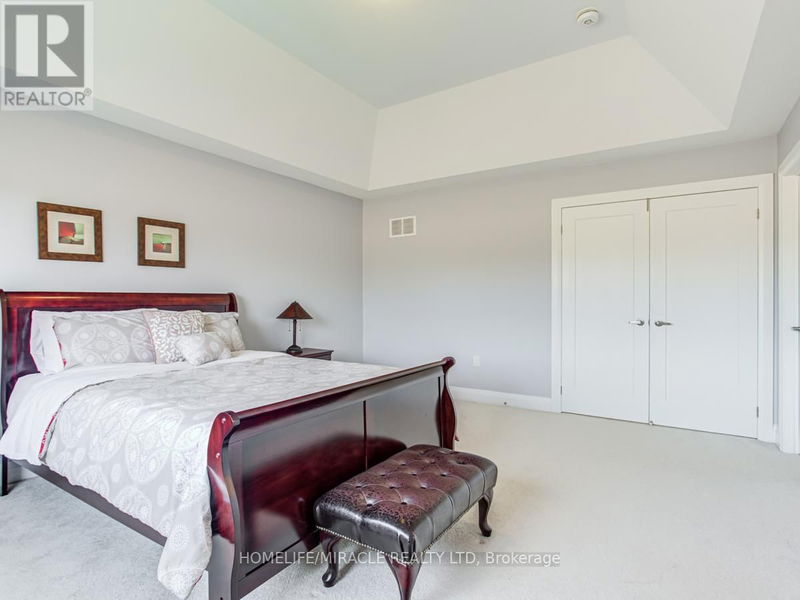 44 Festival Court South East Gwillimbury (Sharon), L9N0N8 | Image 26