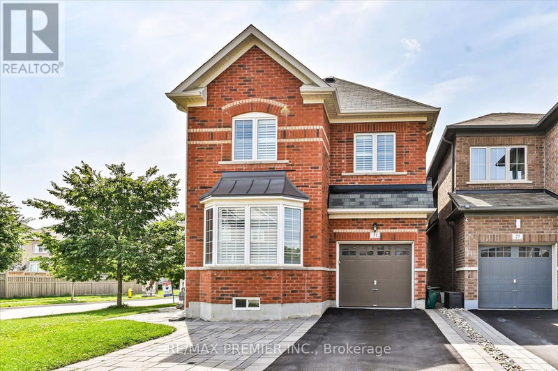 31 Cranbrook Crescent  Vaughan (Kleinburg), L4H4H2 | Image 3