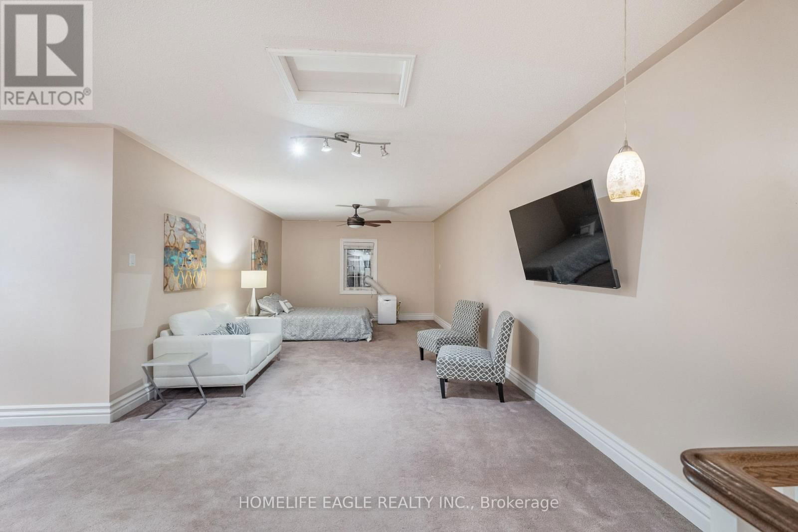 200 NARINIA CRESCENT Image 24