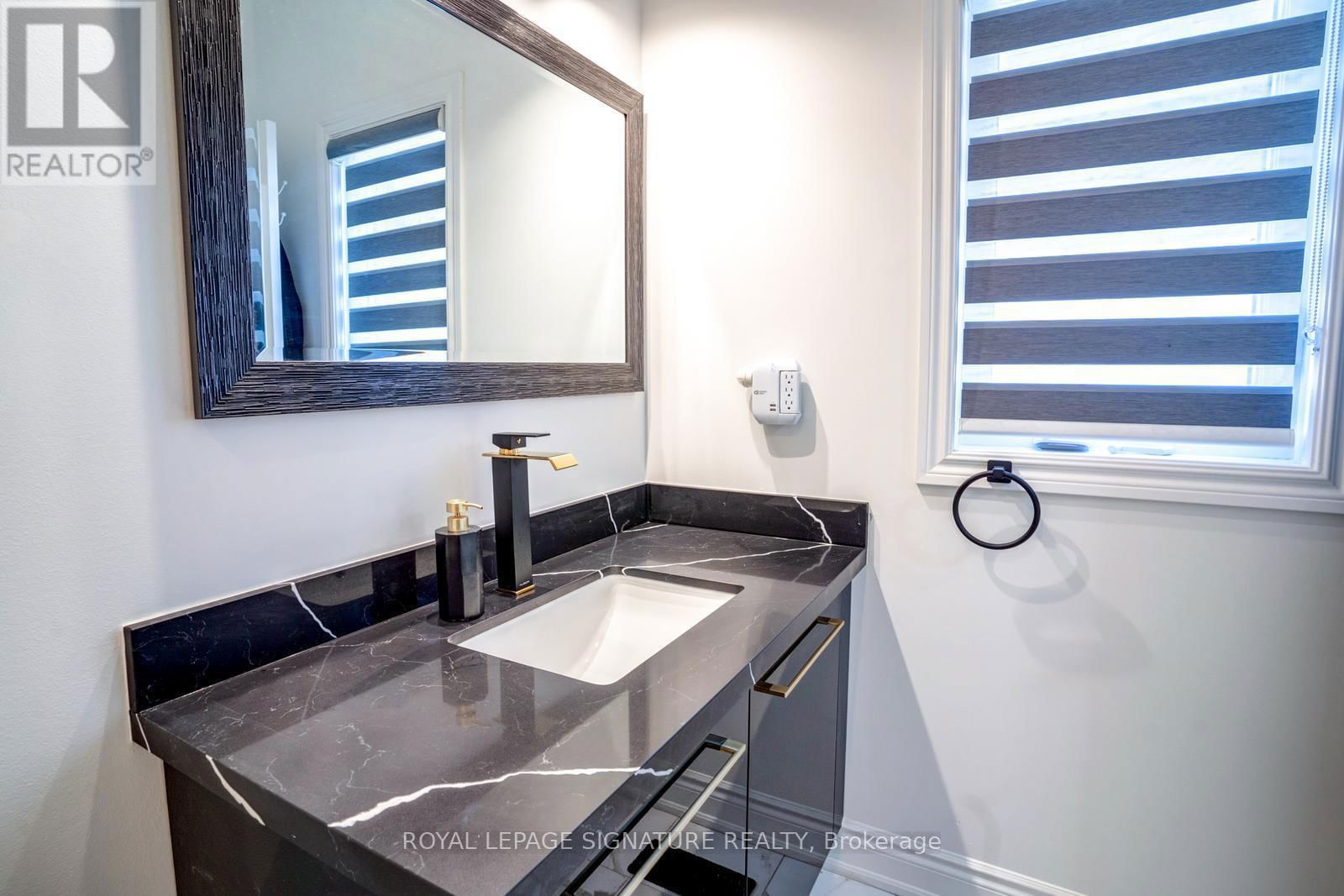 74 ROTONDO CRESCENT Image 30