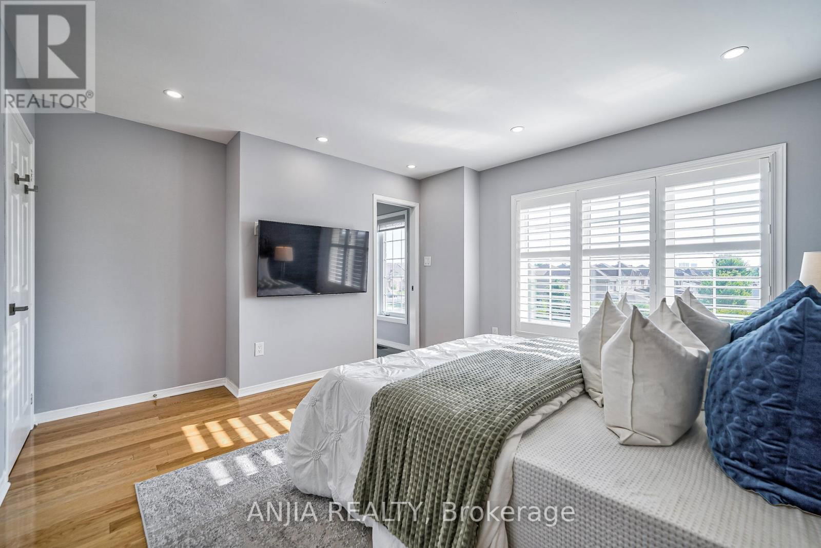 60 THOROUGHBRED WAY Image 30