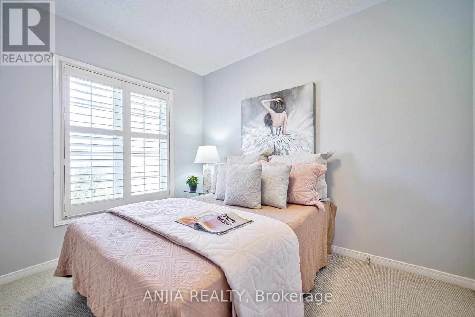 60 THOROUGHBRED WAY Image 34