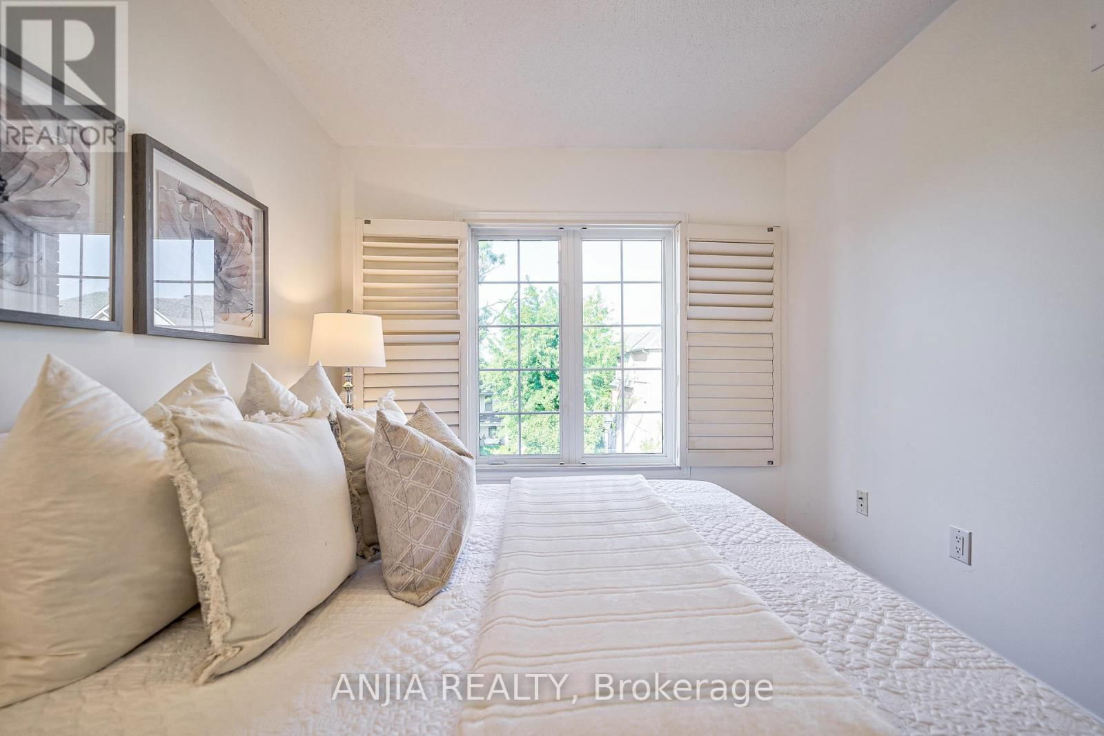 60 THOROUGHBRED WAY Image 39