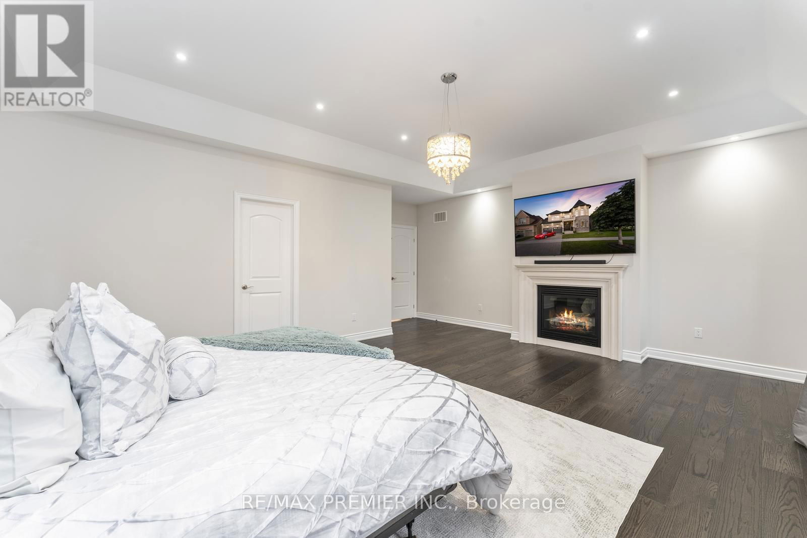 91 WOODGATE PINES DRIVE Image 21