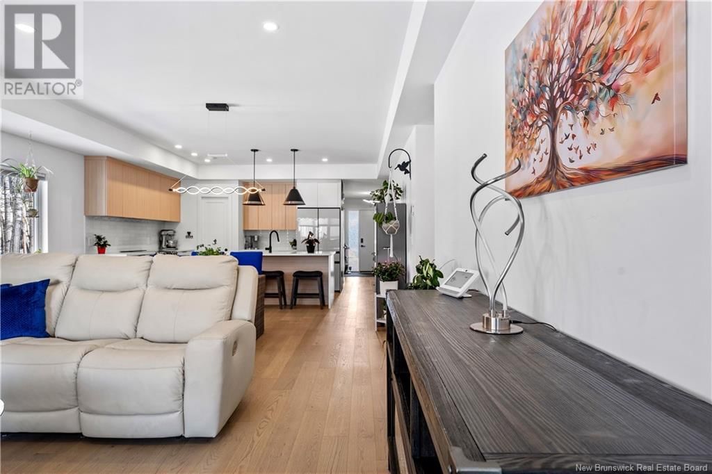 10 CAMELOT DRIVE Image 12