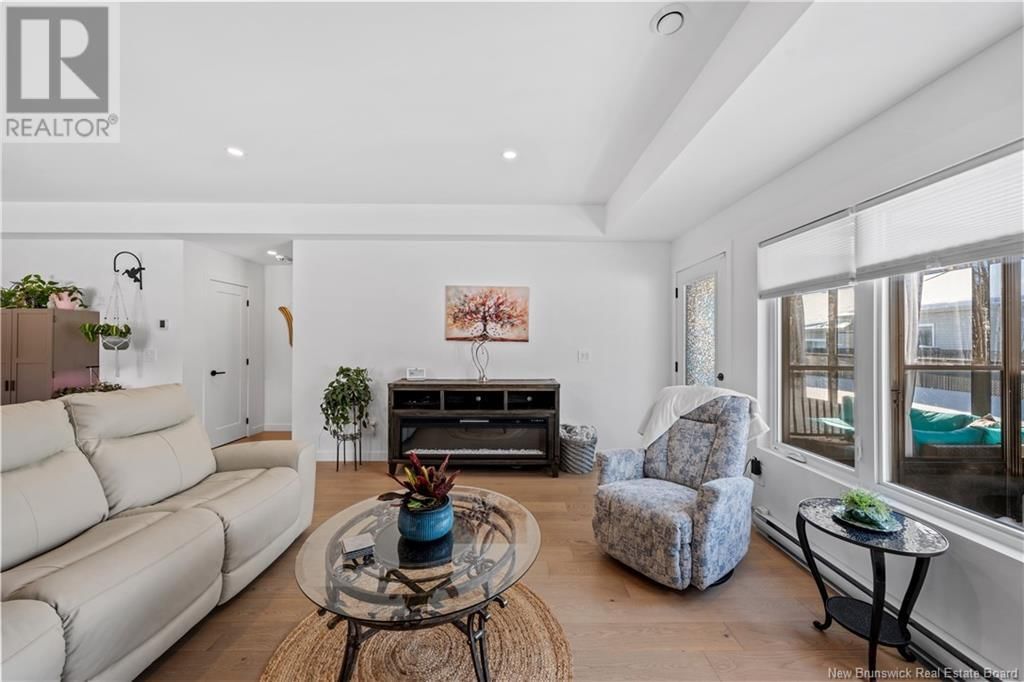 10 CAMELOT DRIVE Image 14
