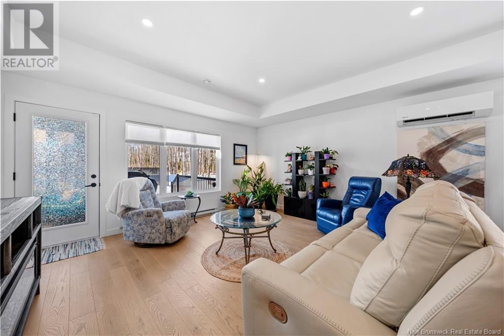 10 CAMELOT DRIVE Image 15